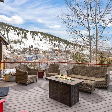 Walk To Main Street, Large Beautiful Home, Private Tub, 3Br